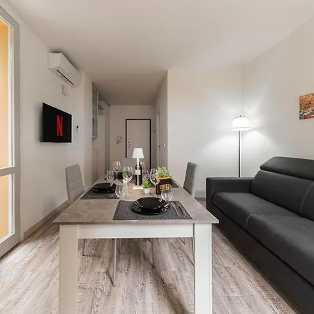 Diamond Private Garden Center - Station Apartment *